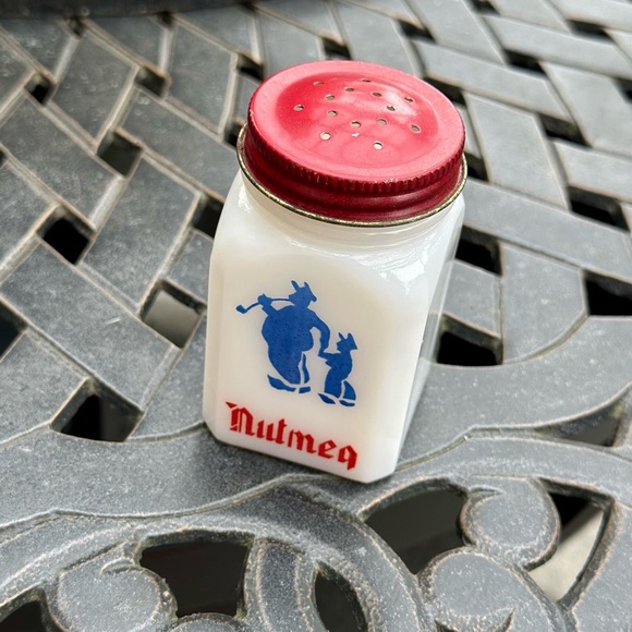 Vintage Sweet Life Nutmeg Shaker with Red Shaker Top - Picture 3 of 5